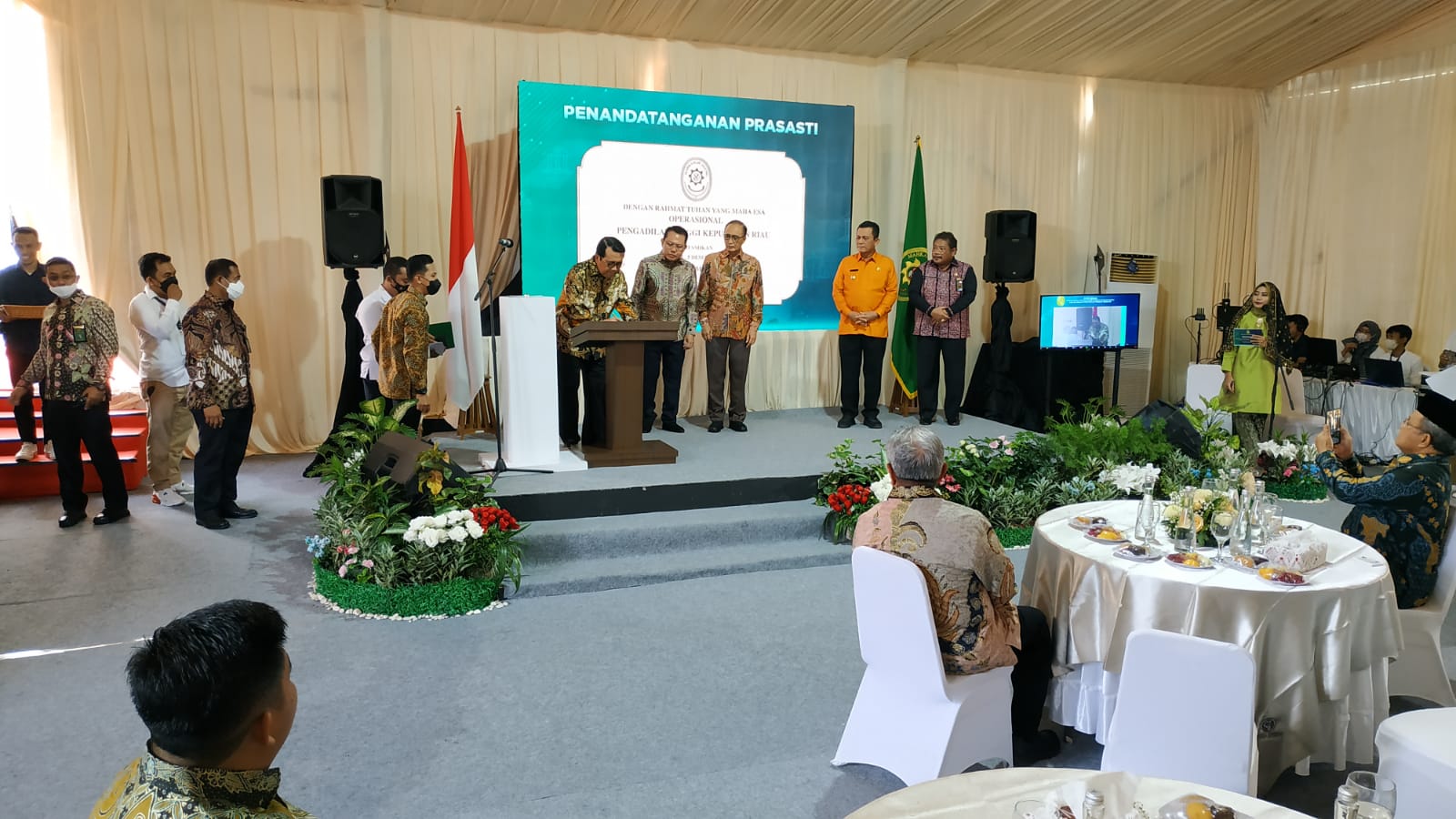 13 Pengadilan Tingkat Banding dan 38 Pengadilan Tingkat Pertama ...